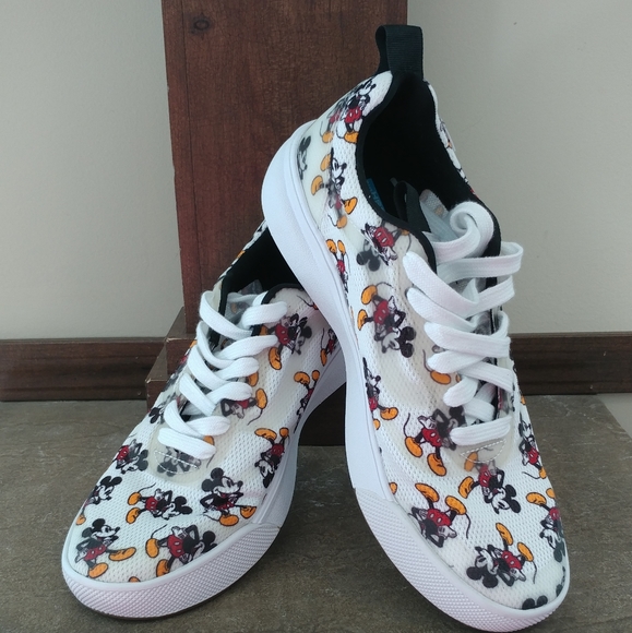 vans ultrarange mickey mouse